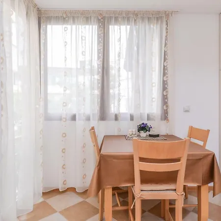 The Artist's | One Bedroom On Graf Ignatiev *